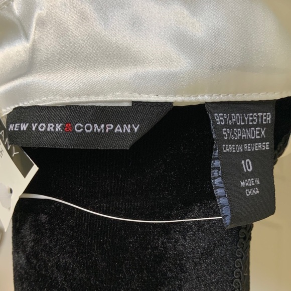 NWT New York & Company Ruffle V-Neck Satiny Top 10 - Picture 8 of 8